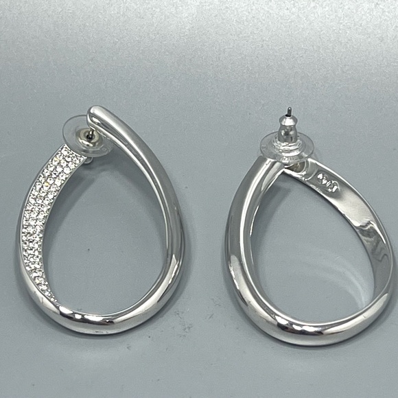 Exist hoop earrings
Medium, White, Rhodium plated - Picture 6 of 6